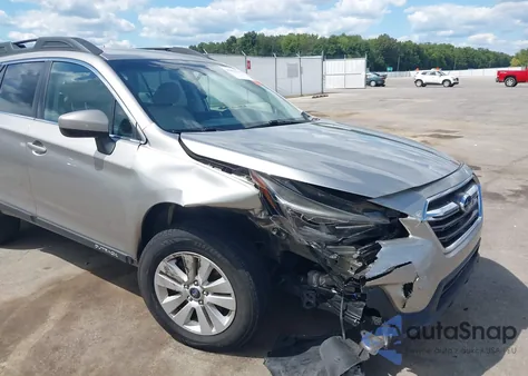 2018 Subaru Outback 2.5I Premium z USA, uszkodzony, nr VIN 4S4BSACC7J3252516